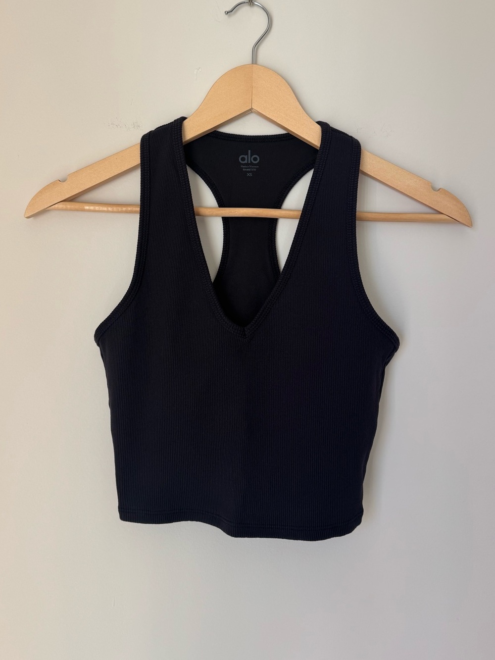 ALO Yoga Goddess Ribbed Cropped Racerback Tank - Picture 4 of 9